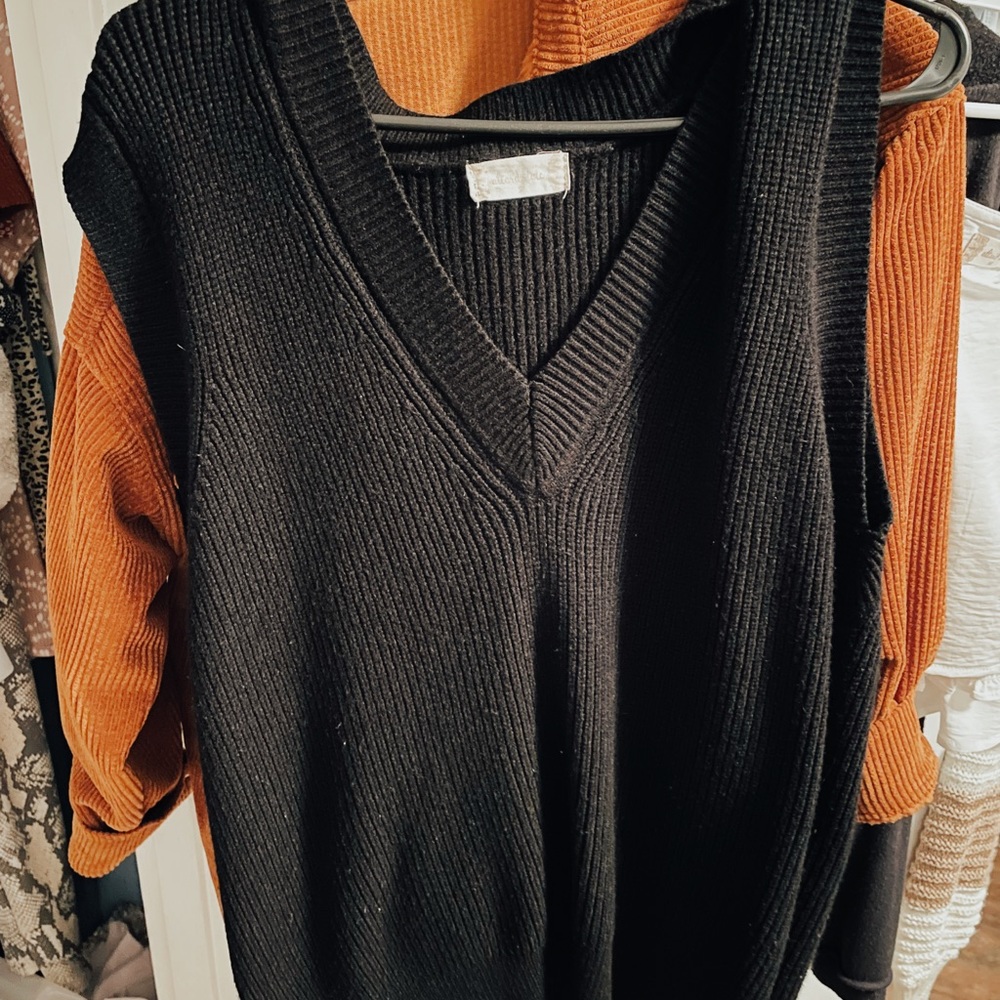 Black sweater vest from Altard state